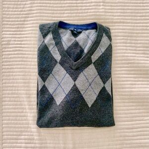 Like new GAP argyle gray sweater S